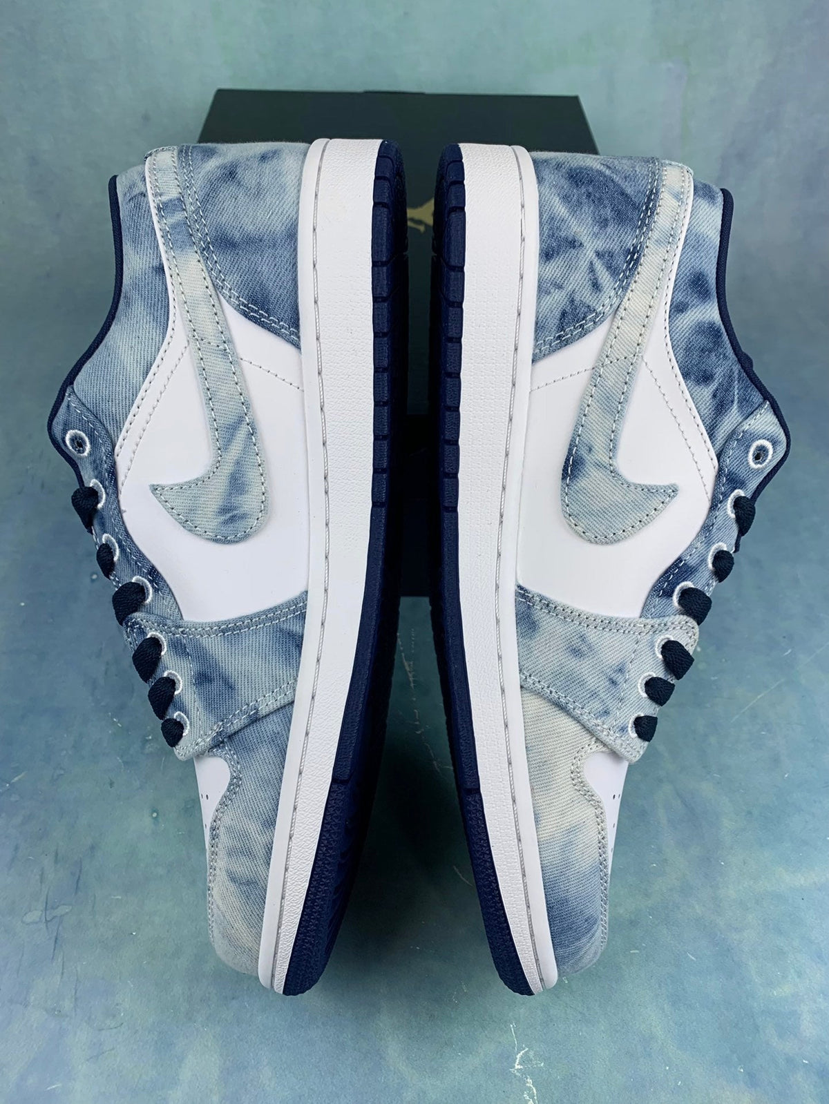Air Jordan 1 Low Washed Denim Tie-Dye Unisex Sneakers CZ8455-100
